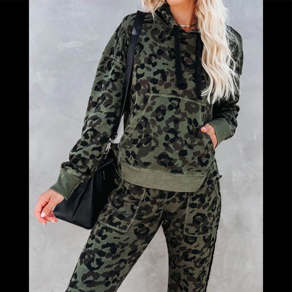 Caliber Cotton Blend Pocketed Leopard Hoodie - Picture 3 of 4